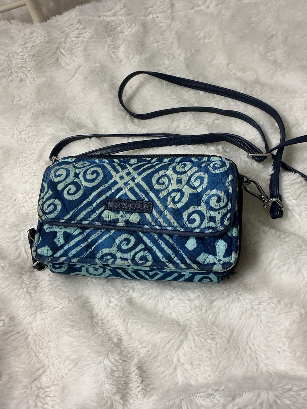 Vera Bradley Quilted Blue Tiles Pattern Zip Wallet Crossbody